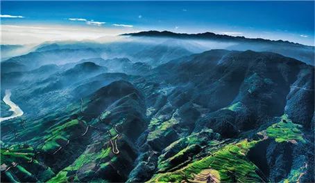【八一】美麗龍凌，負重的松山（隨筆）