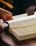 【家園】請(qǐng)放下手機(jī) 拾起書本（隨筆）
