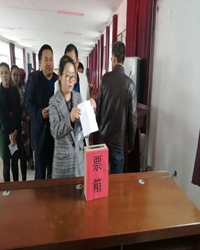 【看點(diǎn)】選校長(zhǎng)（微小說(shuō)）